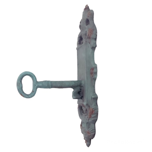 Shabby Chic Ornate Cast Iron Key Plaque Towel Robe Holder - Picture 6 of 12